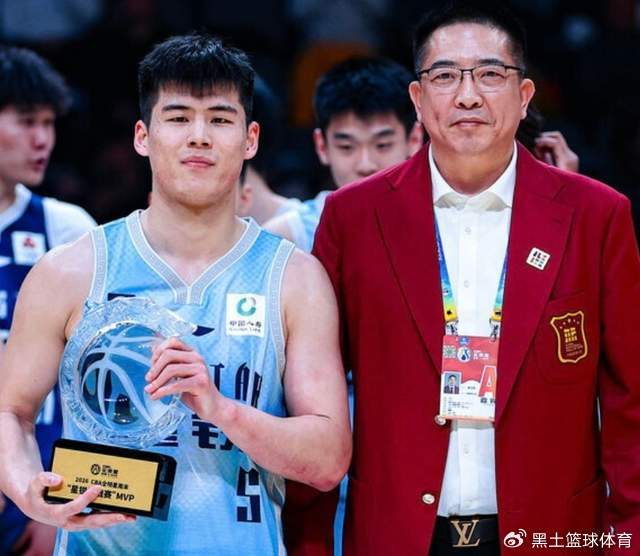 体育娱乐-17投砍26分6板4助！广东20岁锋线新星闪耀星锐赛，值得杜锋更多信任|广东男篮|陈家政|体育赛事讨论|CBA全明星|三分球_新浪体育_新浪新闻