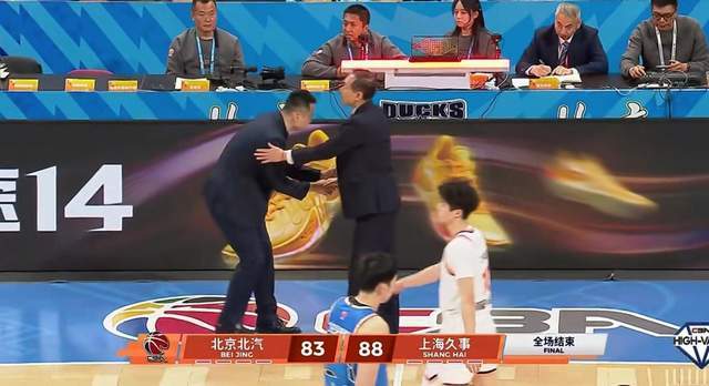 体育娱乐-梦回巅峰！上海19连胜锁定常规赛冠军，上次登顶是24年前姚明领军