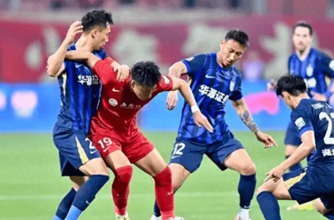 开云体育-十人作战2-1登顶！重庆铜梁龙5轮11分，这升班马把中超打懵了